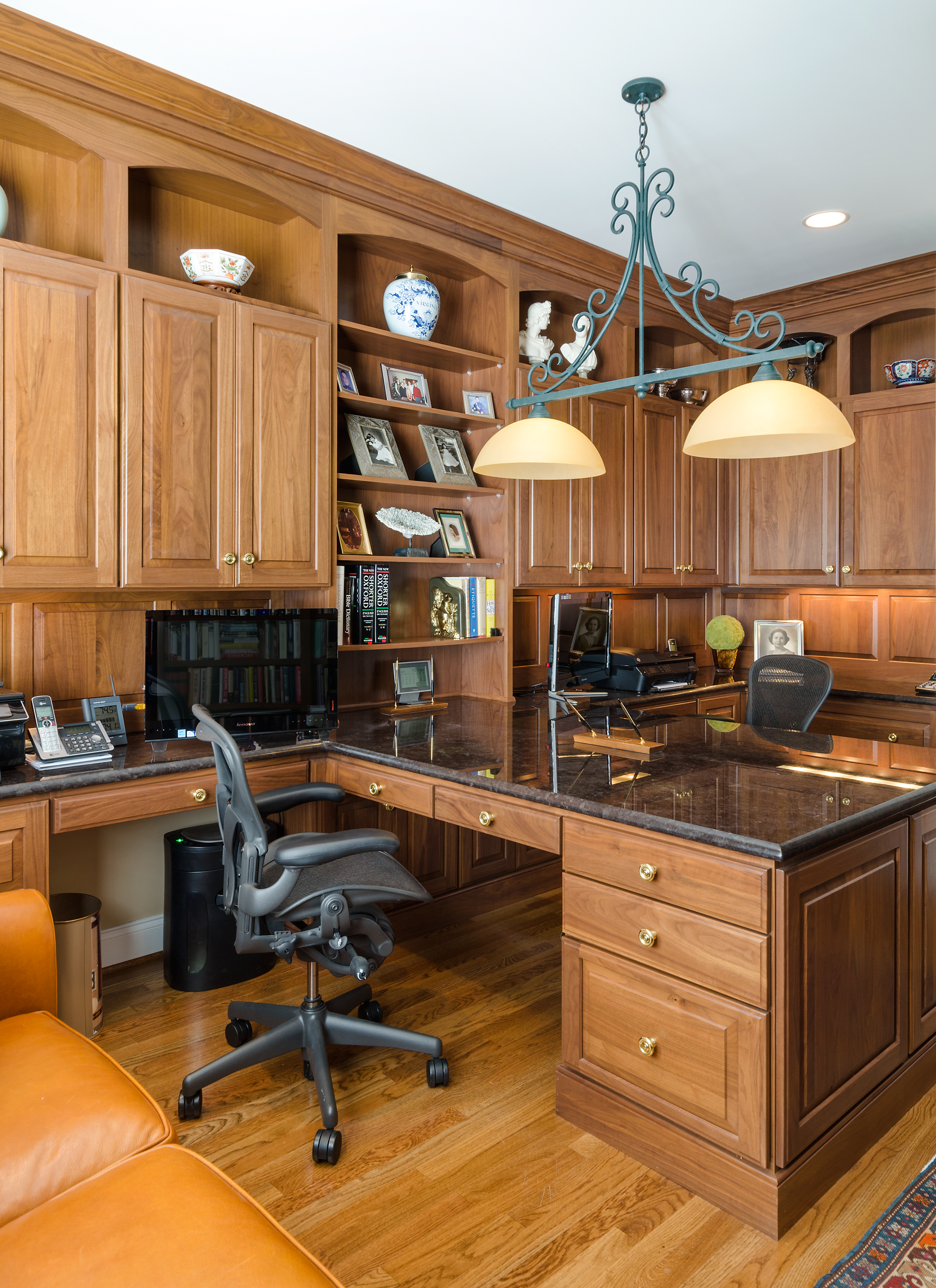 https://crystalcabinets.com/wp-content/uploads/2018/05/Crystalcabinets_Other_Office_CountryClassic_Wheaton_1.jpg