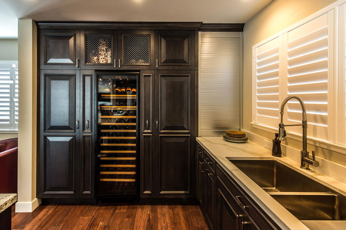 Transitional Kitchen with Dark Stained Alder and Large Island