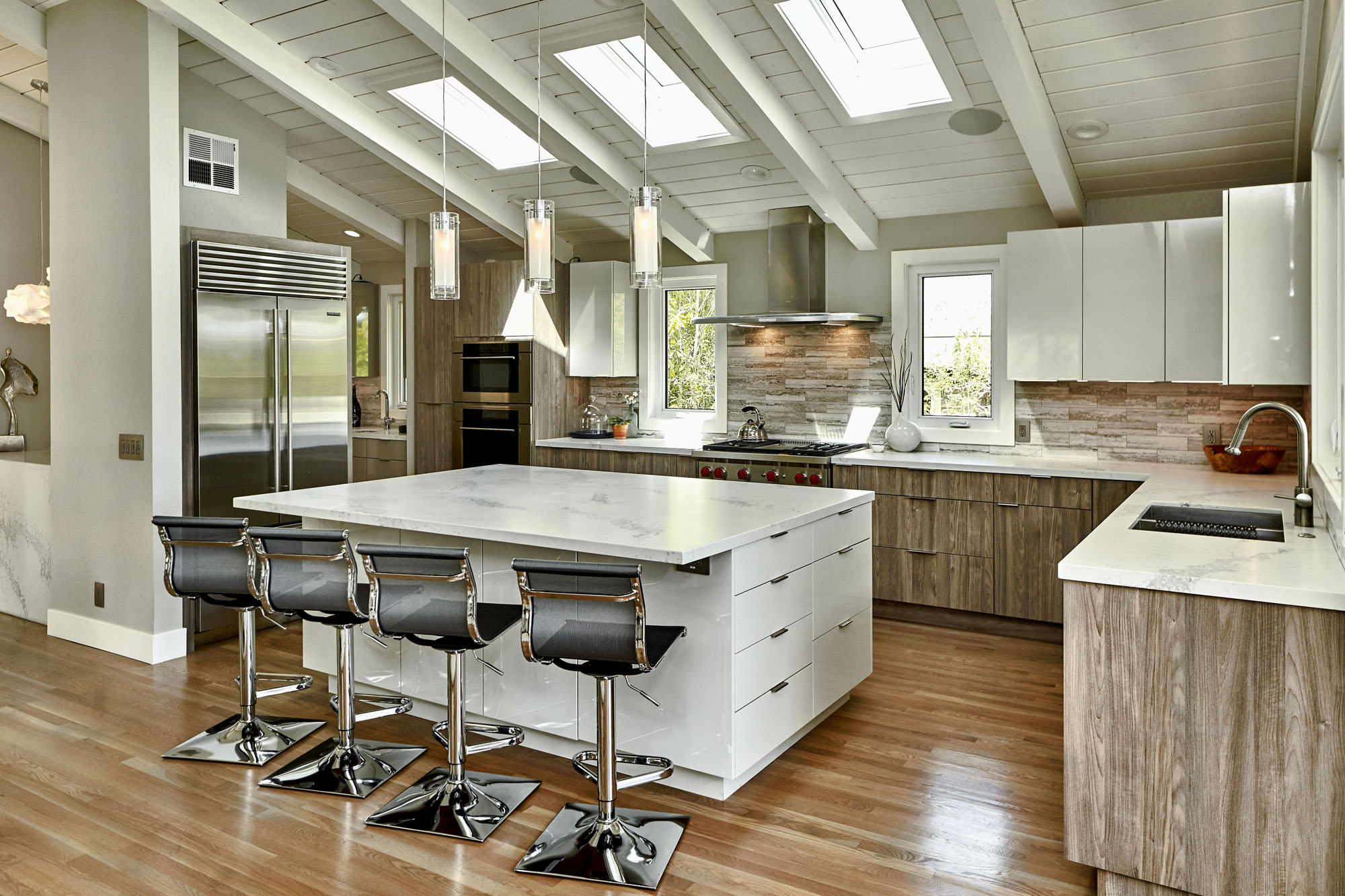 Modern Rustic Kitchen with White Gloss and Gray Cabinets - Crystal