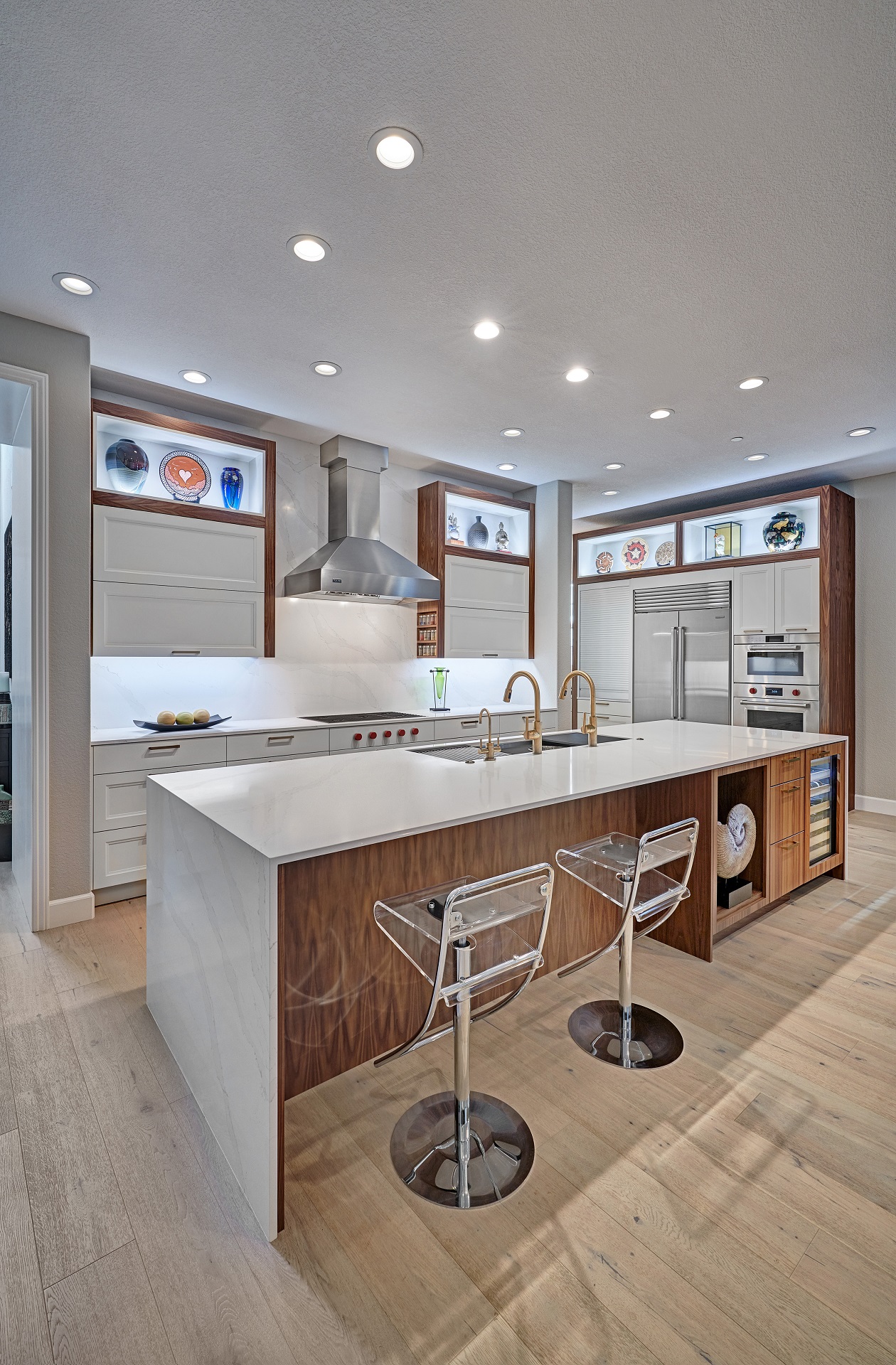 Modern Rustic Kitchen with White Gloss and Gray Cabinets - Crystal